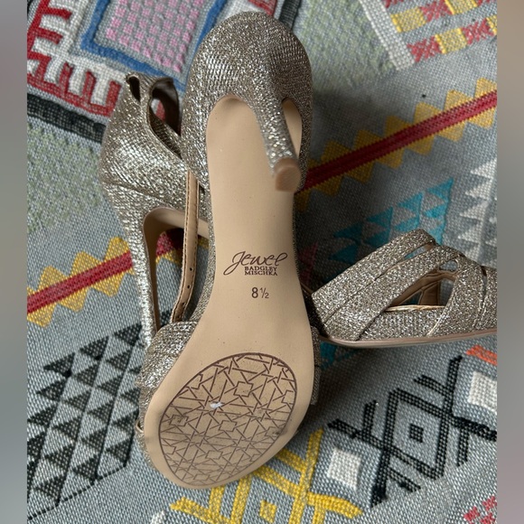 Jewel by Badgley Mischka Silver/platinum Glitter Heels size 8.5 - Picture 7 of 7